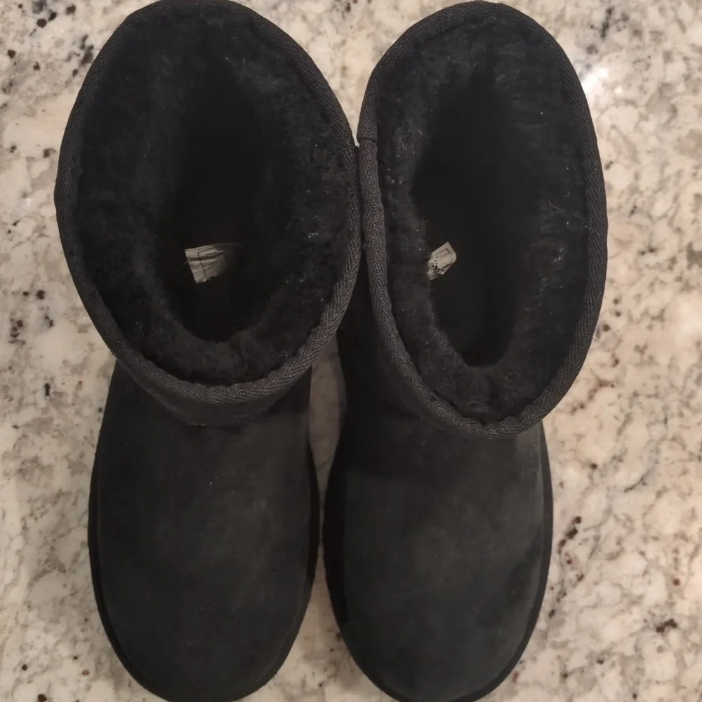 UGG Classic II Short Boots Black Suede Leather Shearling Lined Women's US Size 6